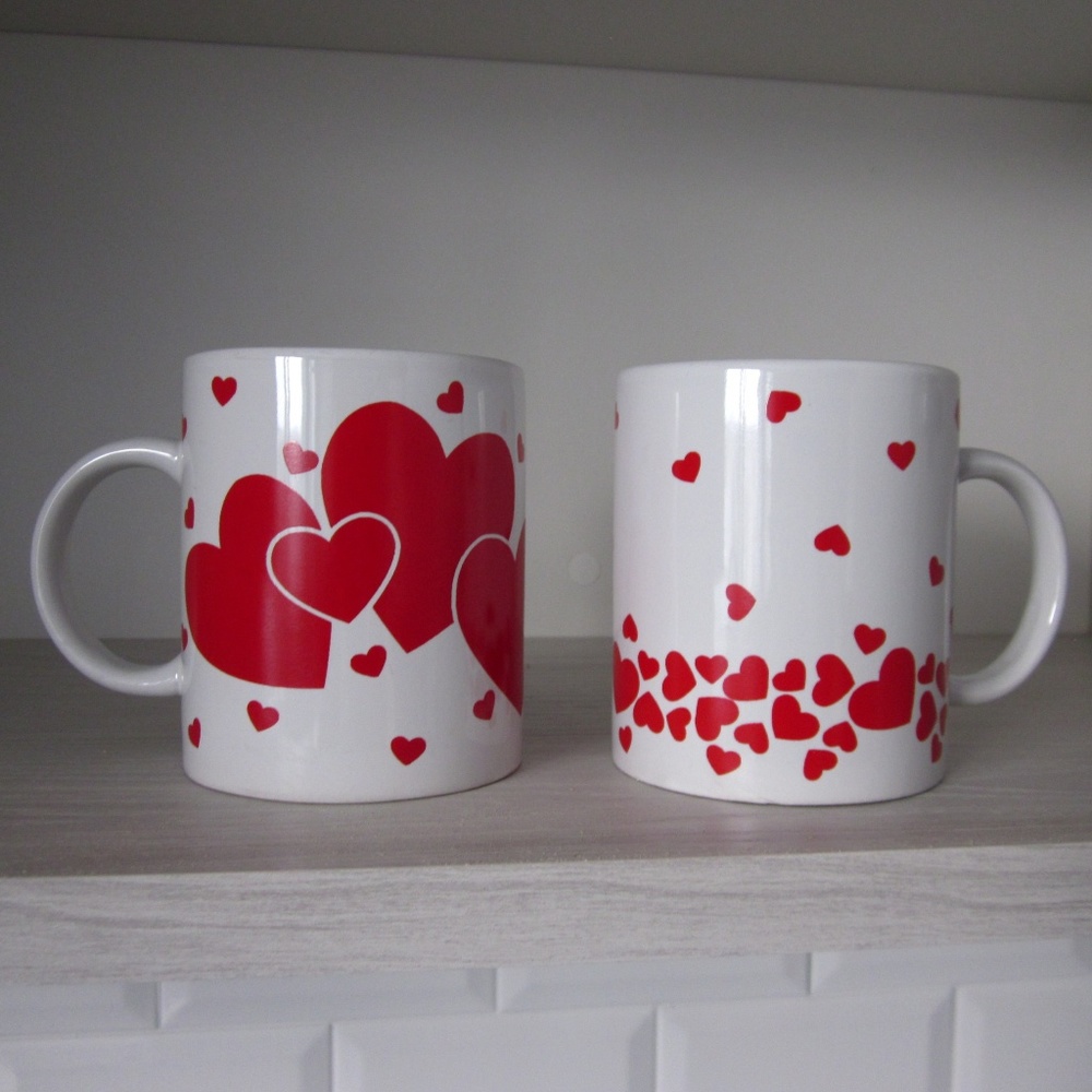 *NWOT* Valentine's Day Mugs 💖 - Set of 2 Mugs with Hearts